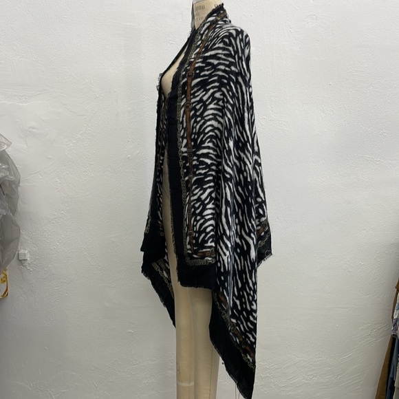 Animal Printed Acrylic Scarf - Picture 3 of 8
